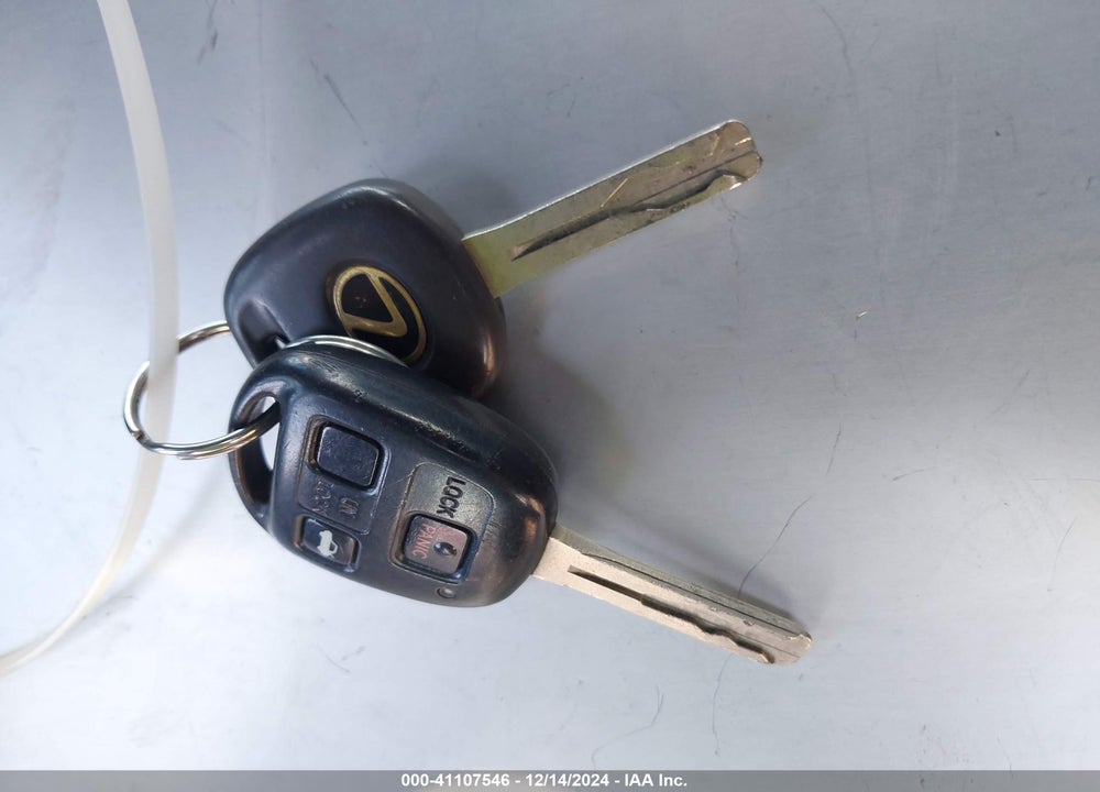 2002 LEXUS ES 300 VIN: JTHBF30G520085361