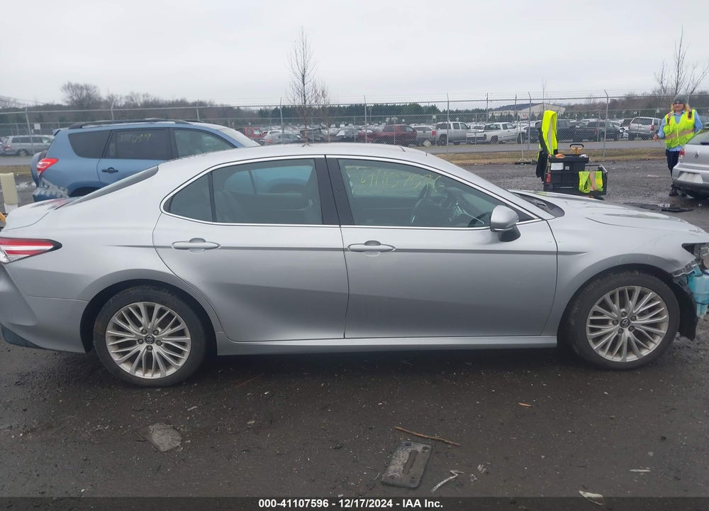 2018 TOYOTA CAMRY XLE VIN: 4T1B11HK3JU105252
