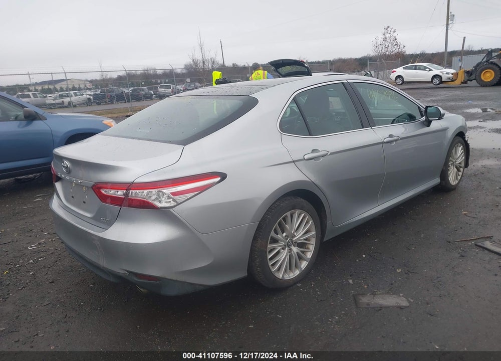 2018 TOYOTA CAMRY XLE VIN: 4T1B11HK3JU105252