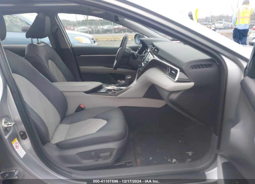 2018 TOYOTA CAMRY XLE VIN: 4T1B11HK3JU105252