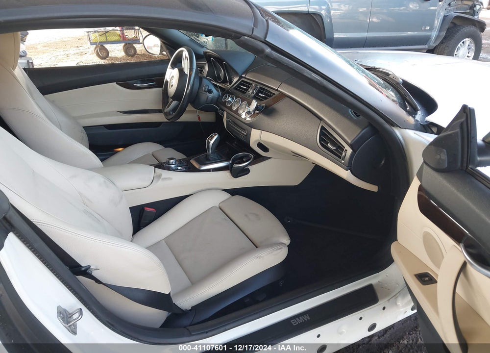 2013 BMW Z4 VIN: WBALL5C52DJ103765