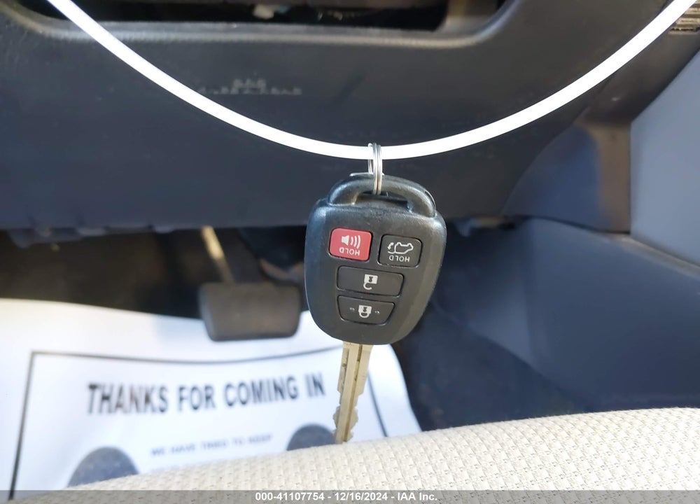 2016 TOYOTA RAV4 XLE VIN: 2T3WFREV2GW297912