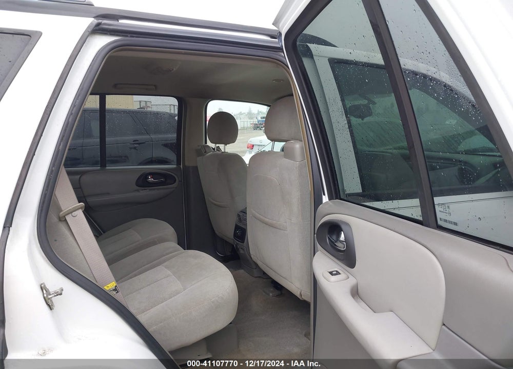 2005 CHEVROLET TRAILBLAZER LS VIN: 1GNDS13S952240908