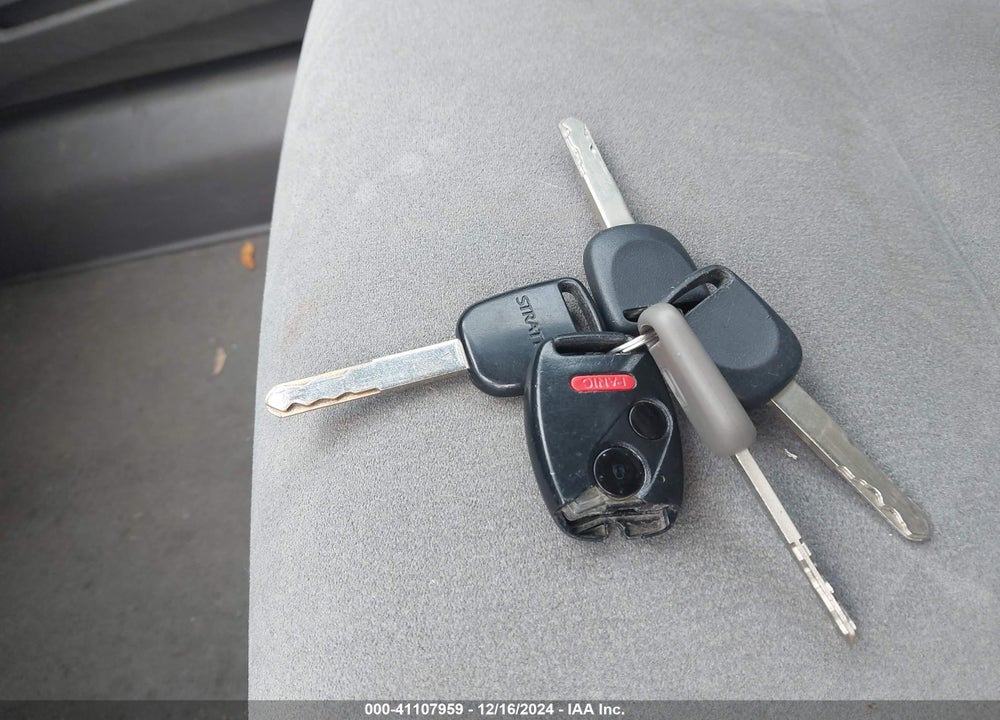 2007 HONDA CIVIC LX VIN: 1HGFA165X7L061401