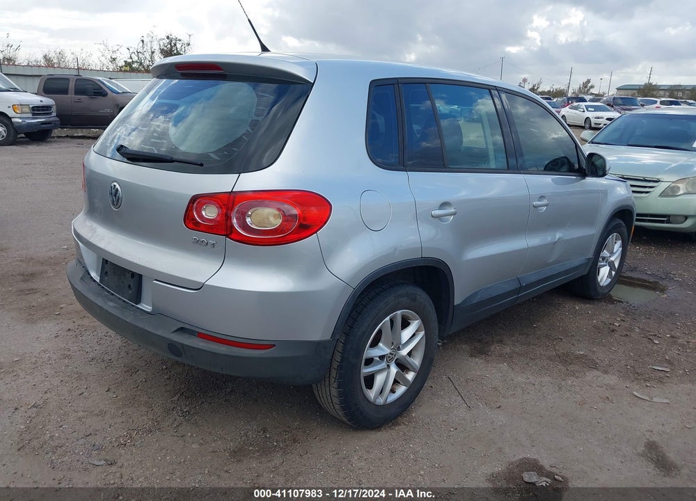 2011 VOLKSWAGEN TIGUAN S VIN: WVGAV7AX4BW522586