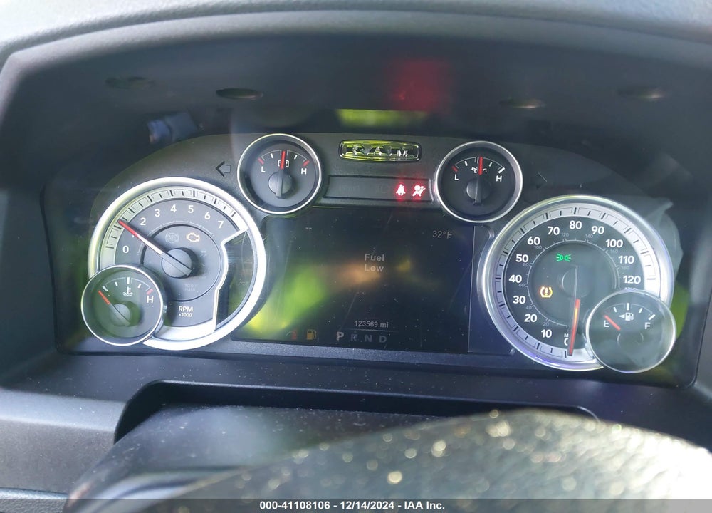 2015 RAM 1500 VIN: 1C6RR6LT1FS639286
