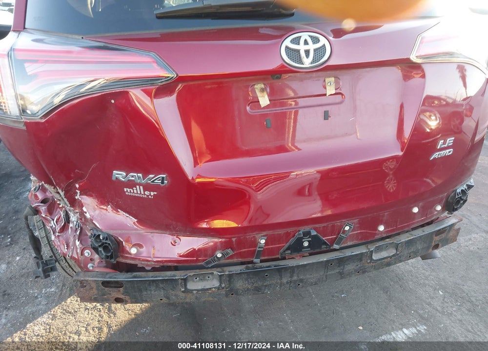 2018 TOYOTA RAV4 LE VIN: 2T3BFREV9JW746329