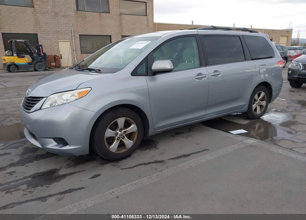 2013 TOYOTA SIENNA LE V6 8 PASSENGER VIN: 5TDKK3DC8DS400528