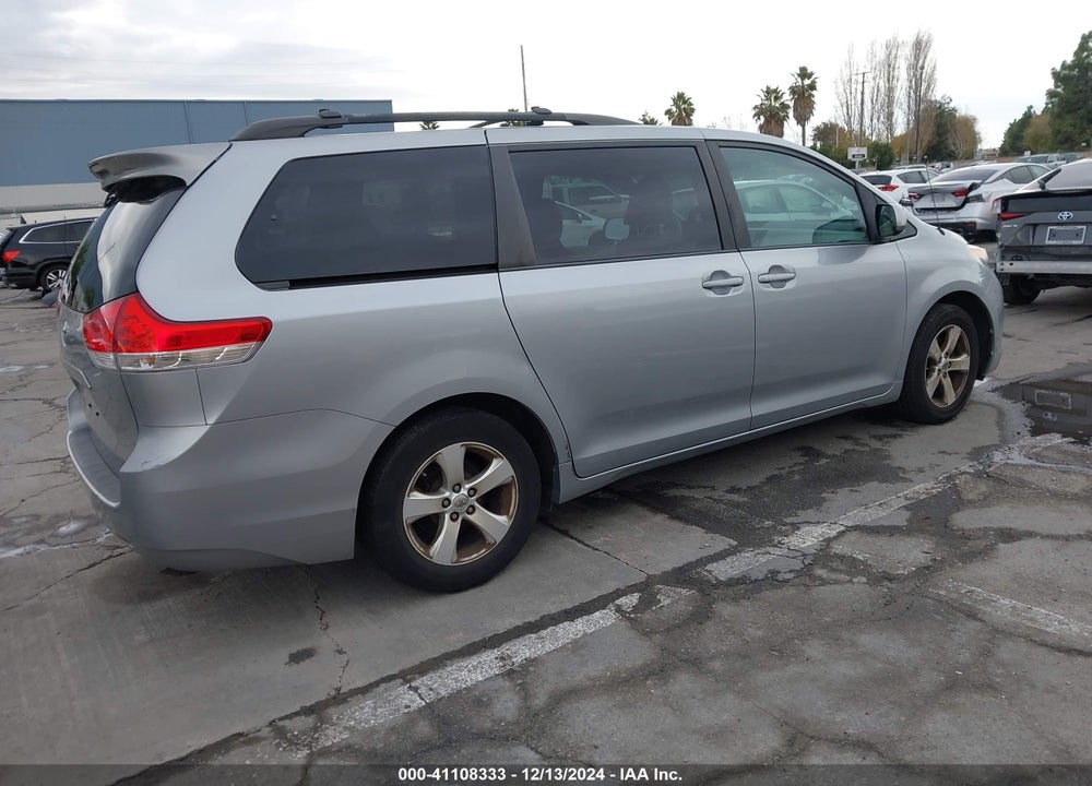 2013 TOYOTA SIENNA LE V6 8 PASSENGER VIN: 5TDKK3DC8DS400528