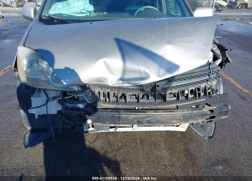 2004 TOYOTA SIENNA XLE VIN: 5TDBA22C74S027935