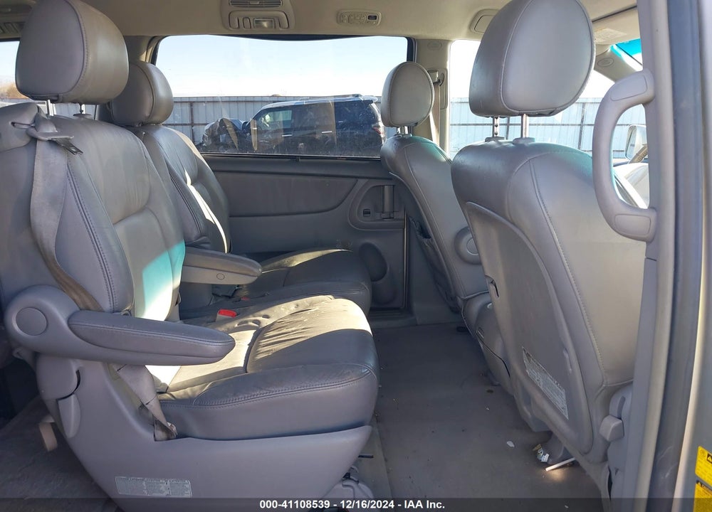 2004 TOYOTA SIENNA XLE VIN: 5TDBA22C74S027935