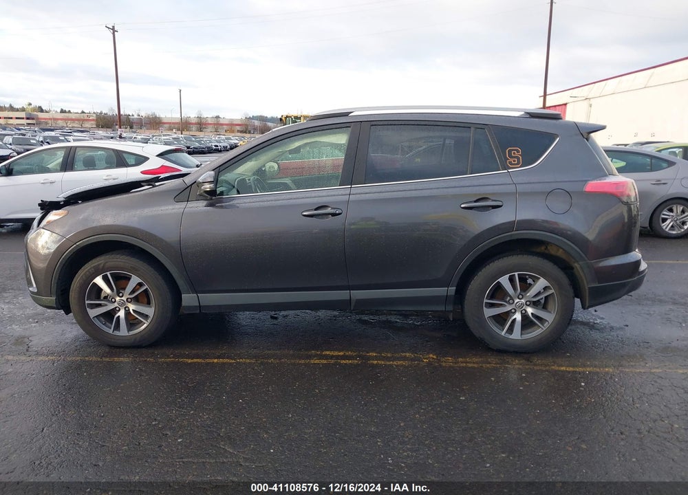 2018 TOYOTA RAV4 ADVENTURE/XLE VIN: JTMRFREV0JJ198704