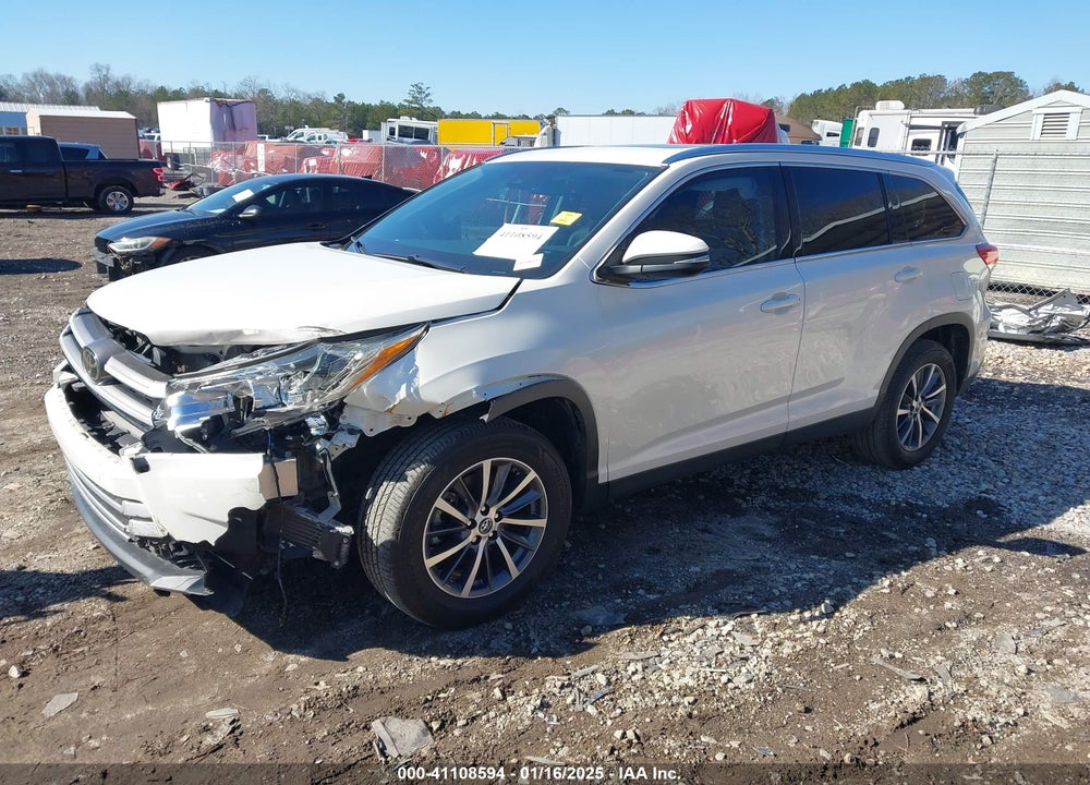 2019 TOYOTA HIGHLANDER XLE VIN: 5TDKZRFH2KS570503