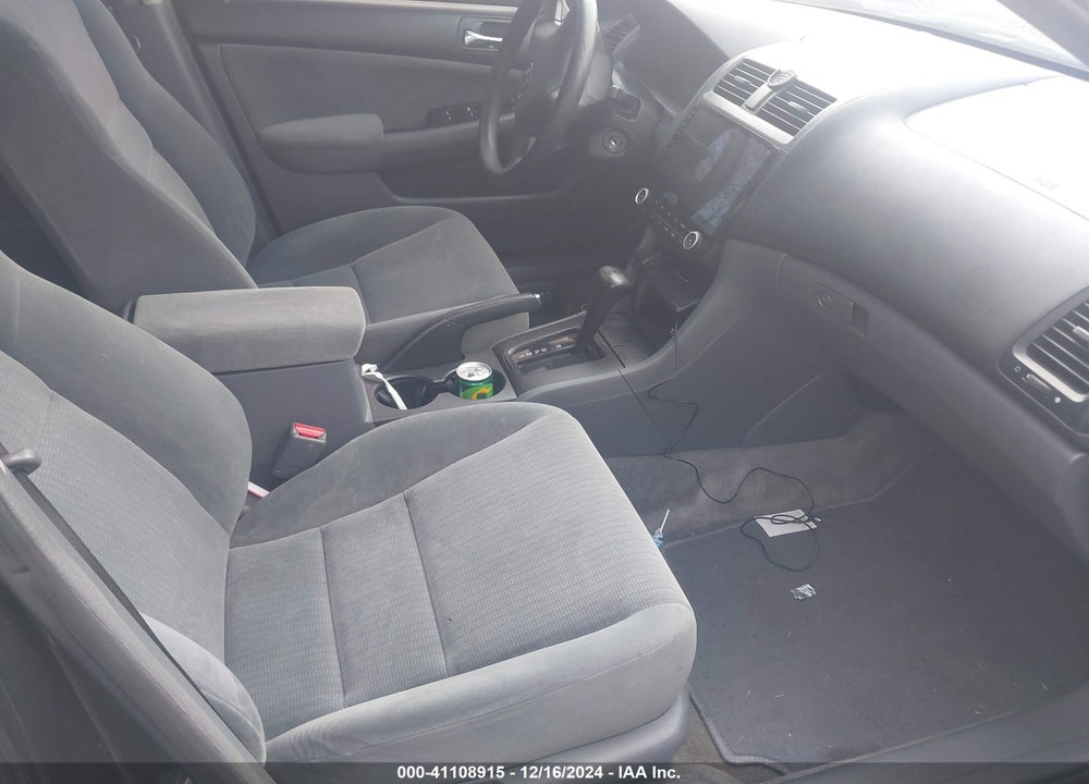 2005 HONDA ACCORD 2.4 LX VIN: 3HGCM56445G711505