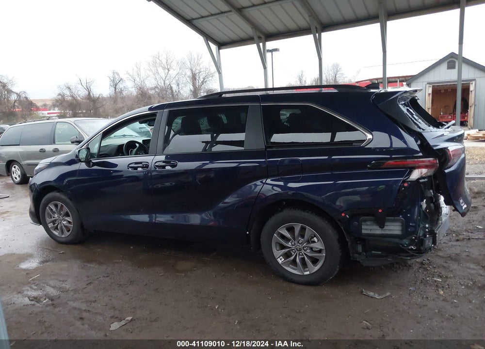 2024 TOYOTA SIENNA LE VIN: 5TDBSKFC7RS118282