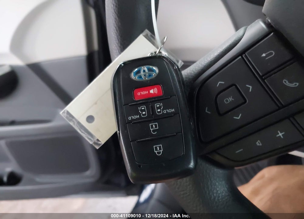 2024 TOYOTA SIENNA LE VIN: 5TDBSKFC7RS118282