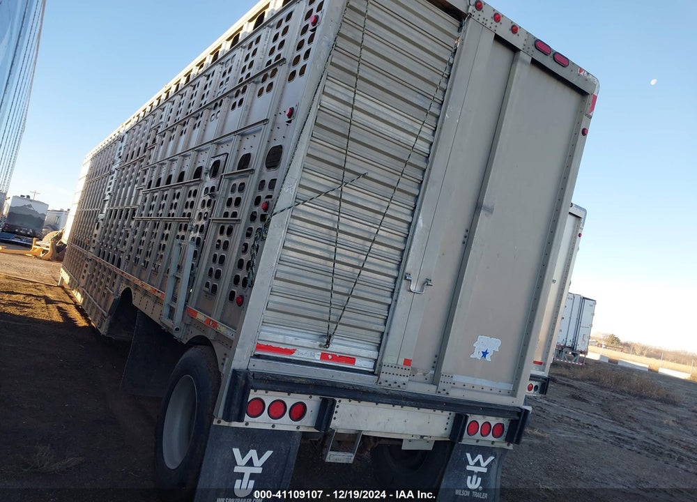 2004 WILSON TRAILER CO LIVESTOCK SEMI TRAILER VIN: 1W1UCS2K84D527288
