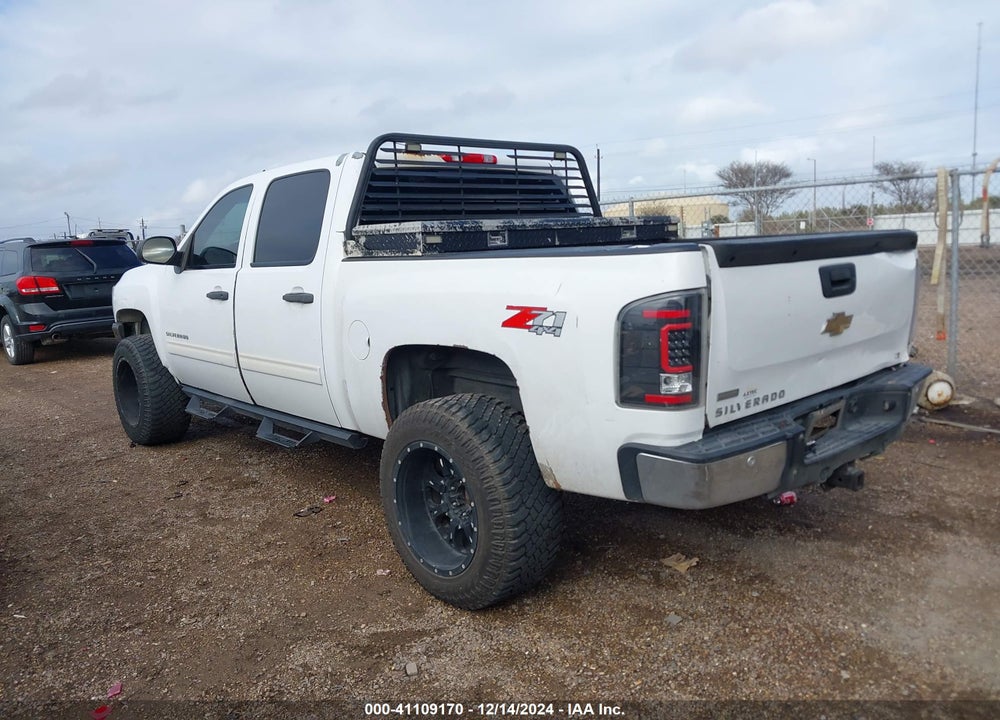 2011 CHEVROLET SILVERADO 1500 LT VIN: 3GCPKSE38BG286458