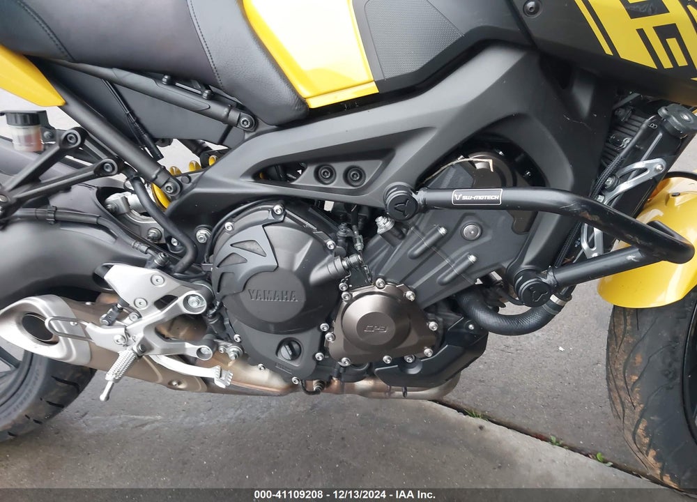 2015 YAMAHA FZ09 C VIN: JYARN33Y6FA001650