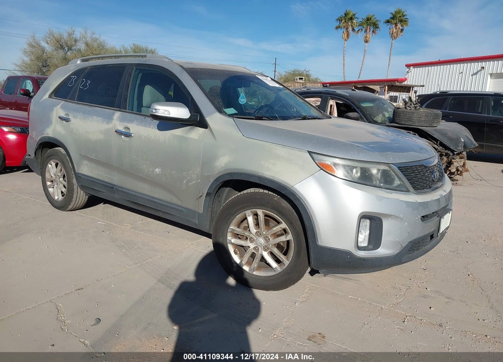 2014 KIA SORENTO LX VIN: 5XYKTCA62EG446690