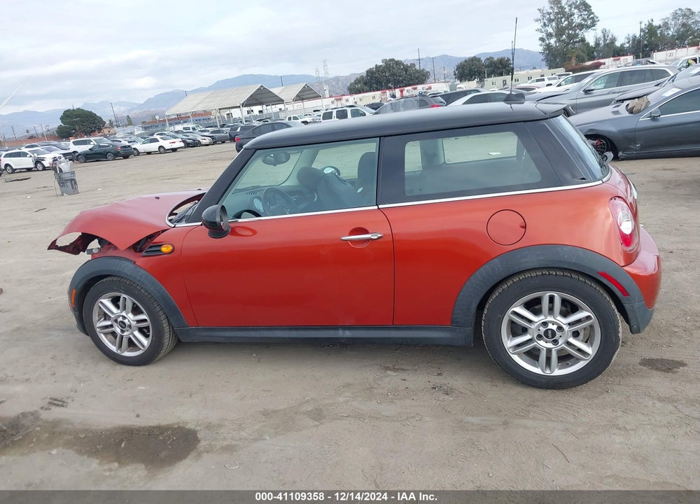 2013 MINI HARDTOP COOPER VIN: WMWSU3C56DT681868