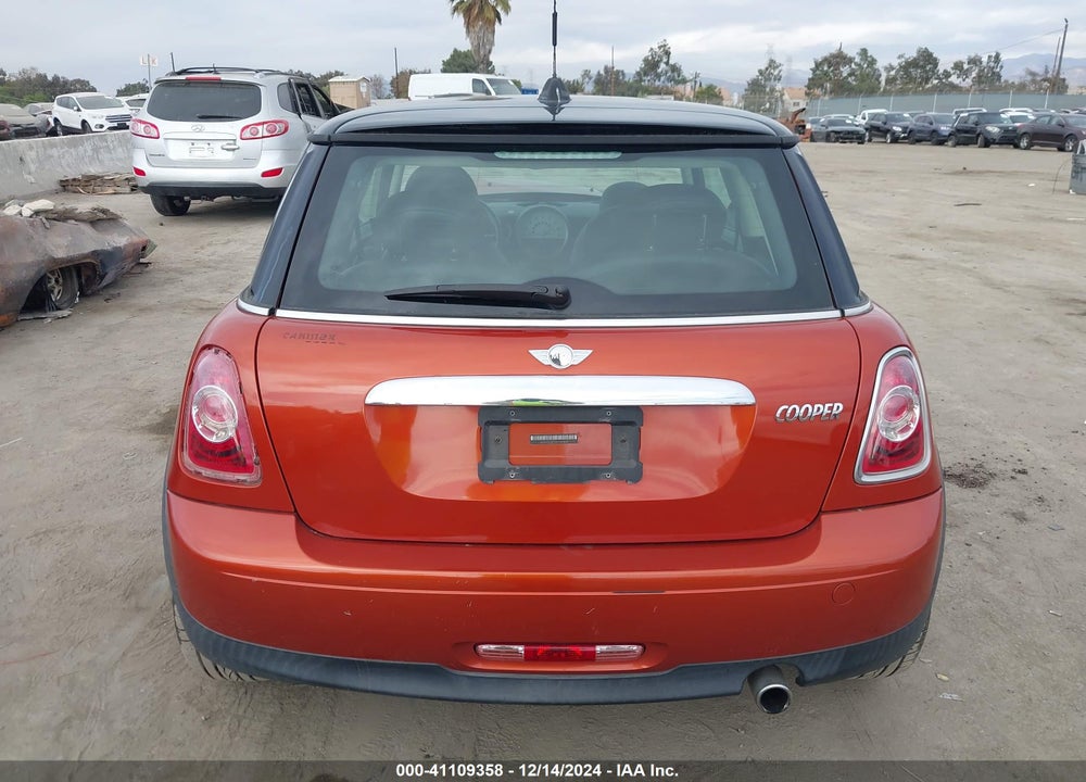 2013 MINI HARDTOP COOPER VIN: WMWSU3C56DT681868