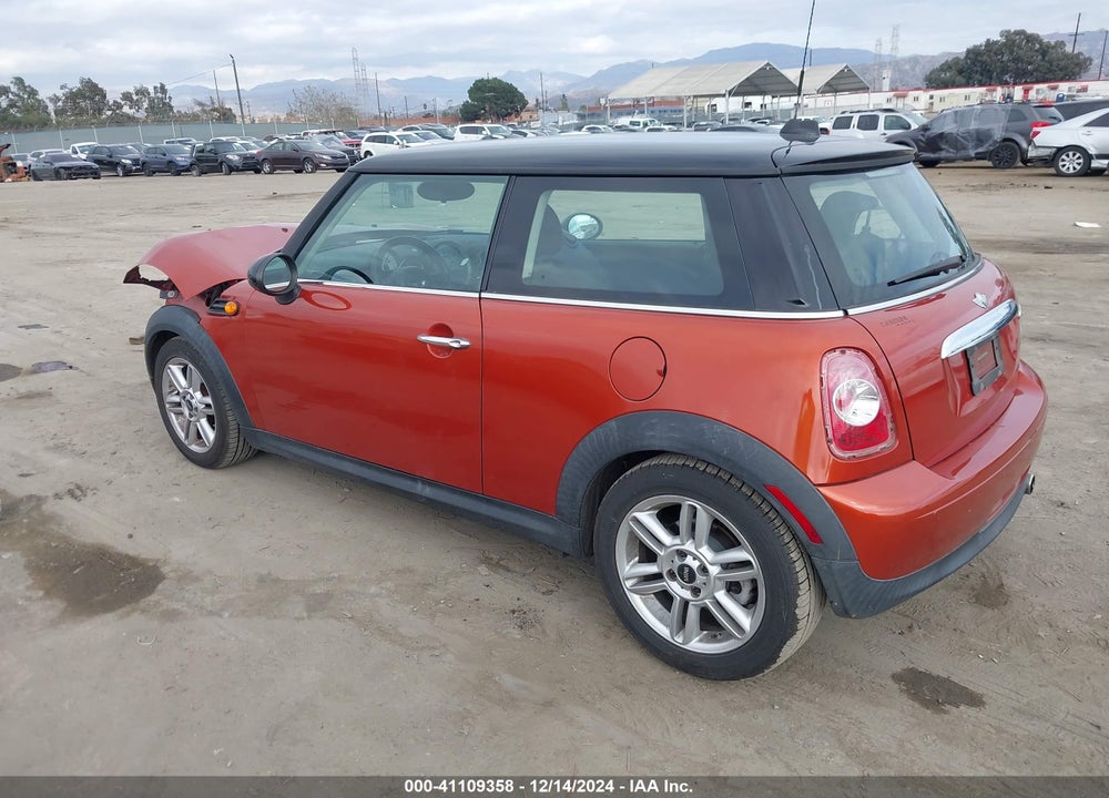 2013 MINI HARDTOP COOPER VIN: WMWSU3C56DT681868