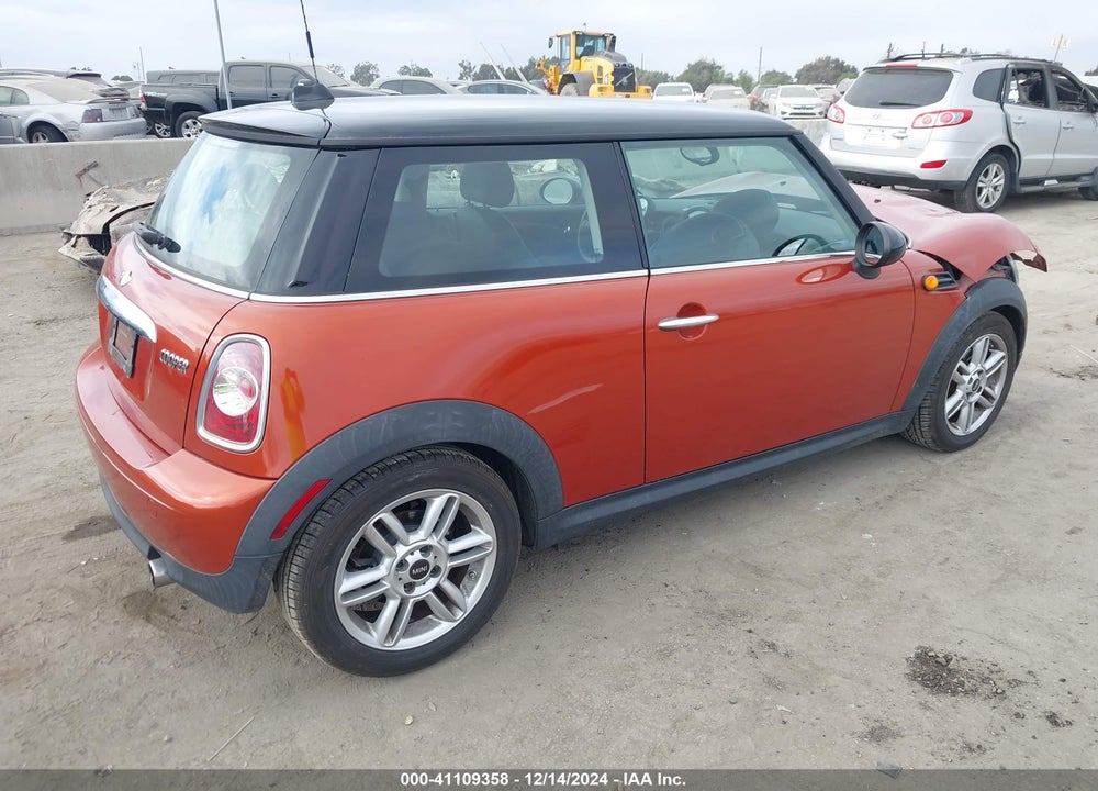 2013 MINI HARDTOP COOPER VIN: WMWSU3C56DT681868