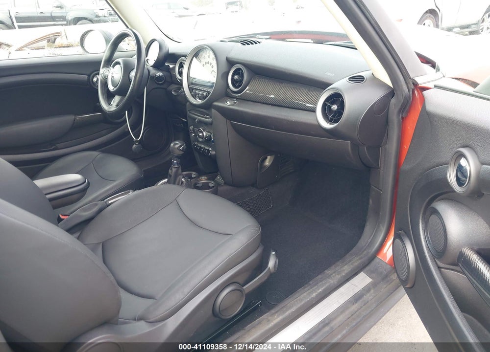 2013 MINI HARDTOP COOPER VIN: WMWSU3C56DT681868