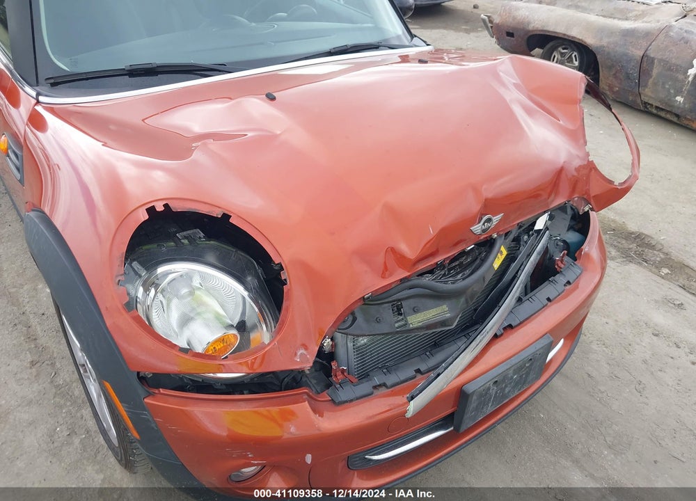 2013 MINI HARDTOP COOPER VIN: WMWSU3C56DT681868