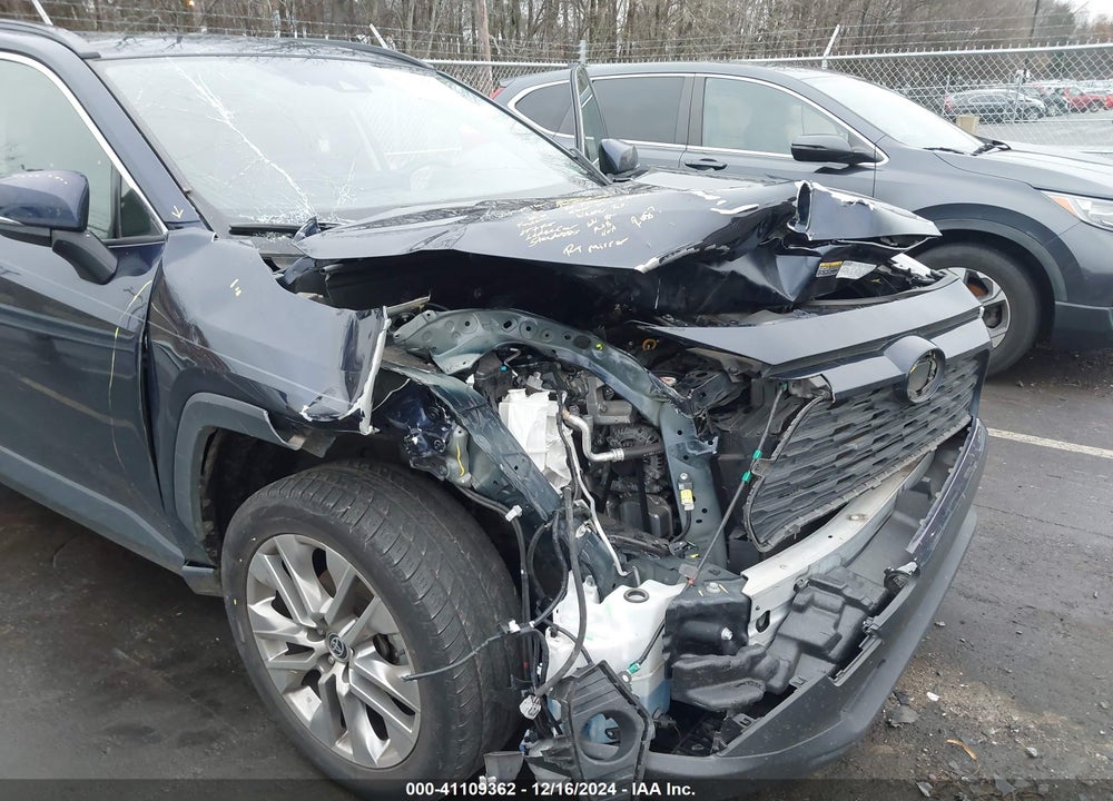 2020 TOYOTA RAV4 XLE PREMIUM VIN: JTMC1RFV2LJ021481