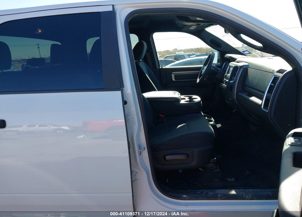 2024 RAM 1500 CLASSIC VIN: 1C6RR7LG0RS148723