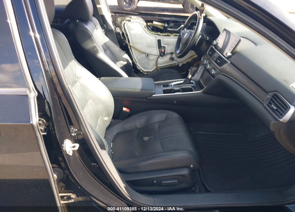 2018 HONDA ACCORD TOURING VIN: 1HGCV1F91JA151968