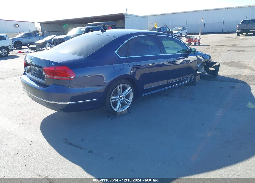 2015 VOLKSWAGEN PASSAT 2.0L TDI SE VIN: 1VWBV7A3XFC048105
