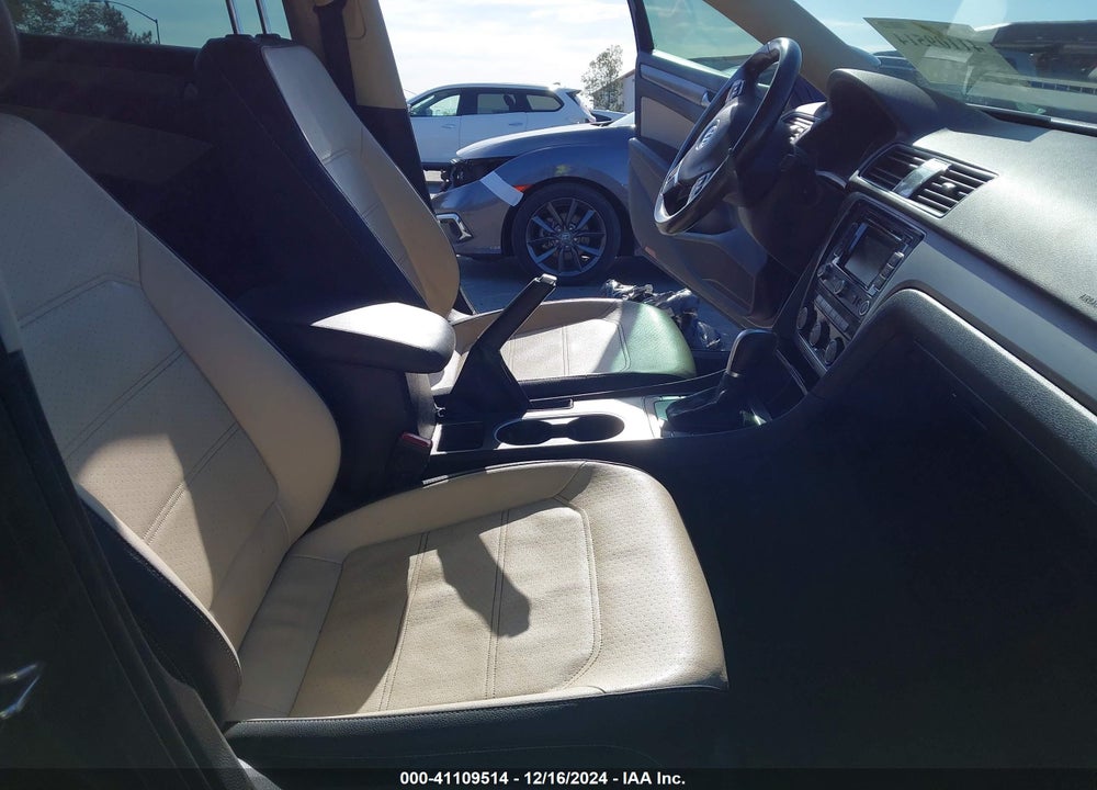 2015 VOLKSWAGEN PASSAT 2.0L TDI SE VIN: 1VWBV7A3XFC048105