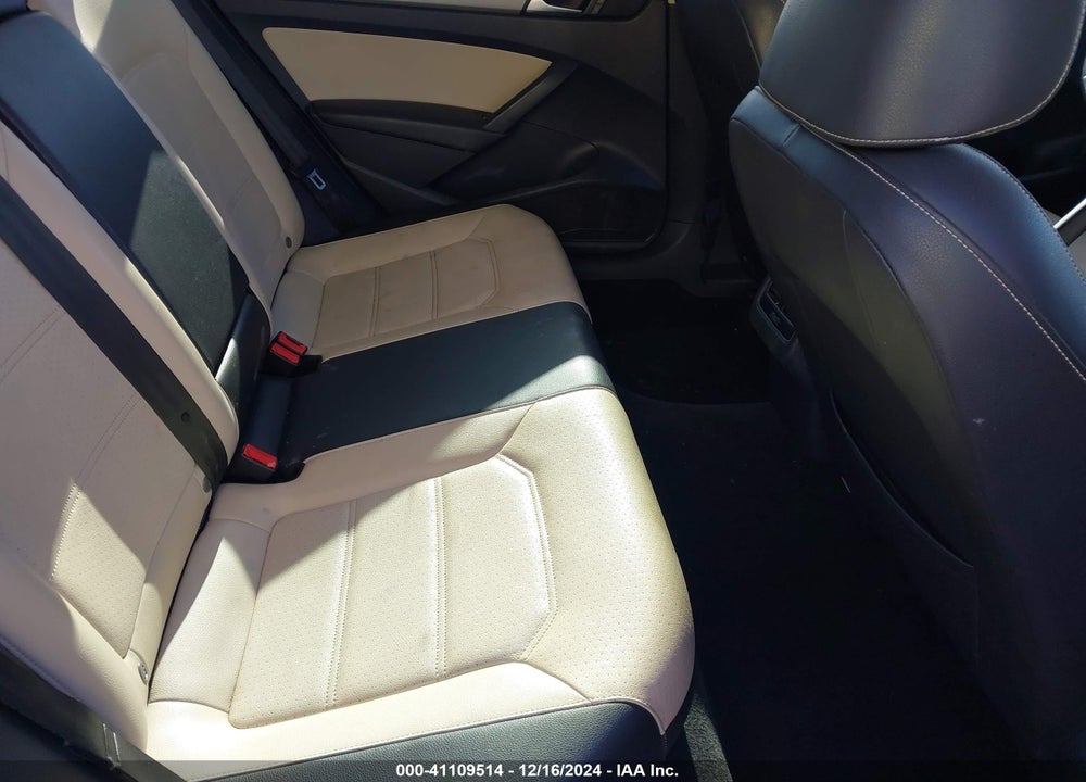 2015 VOLKSWAGEN PASSAT 2.0L TDI SE VIN: 1VWBV7A3XFC048105