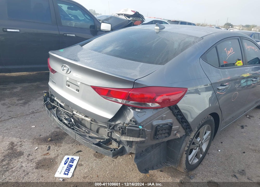2018 HYUNDAI ELANTRA VIN: 5NPD84LF5JH310764