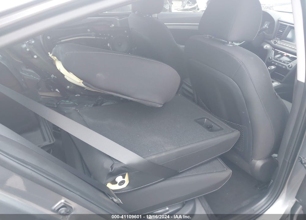 2018 HYUNDAI ELANTRA VIN: 5NPD84LF5JH310764