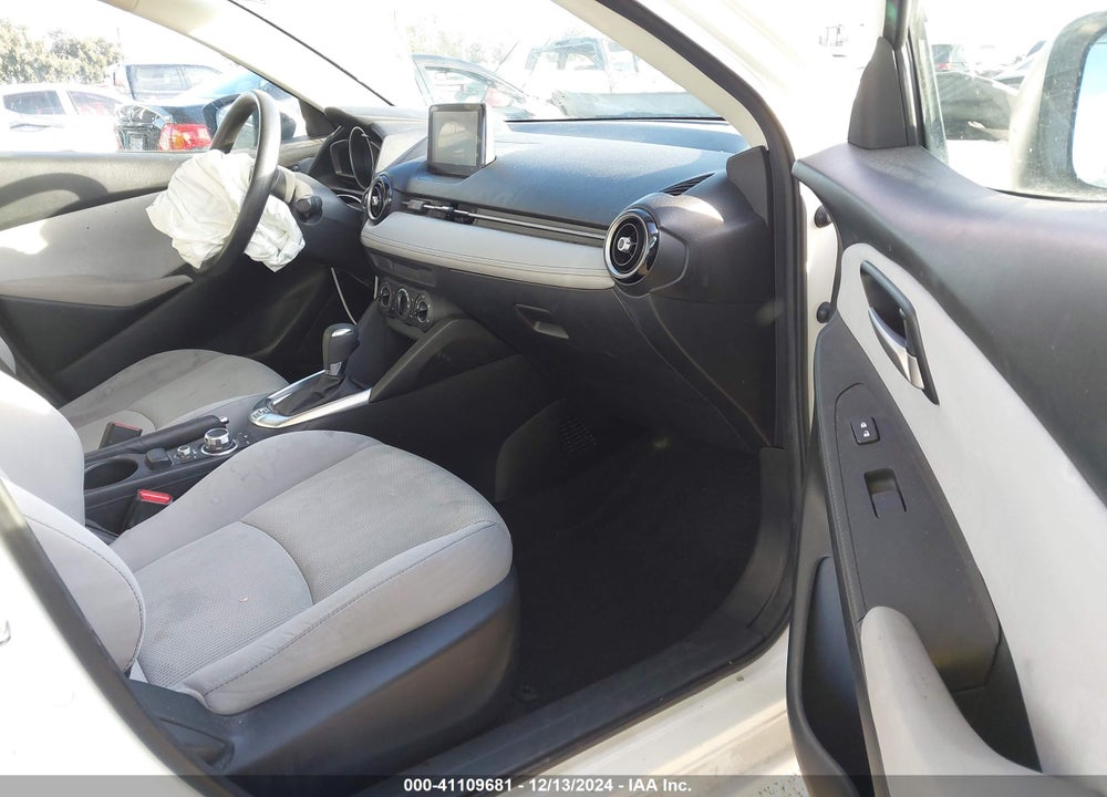2019 TOYOTA YARIS VIN: 3MYDLBYV4KY518756
