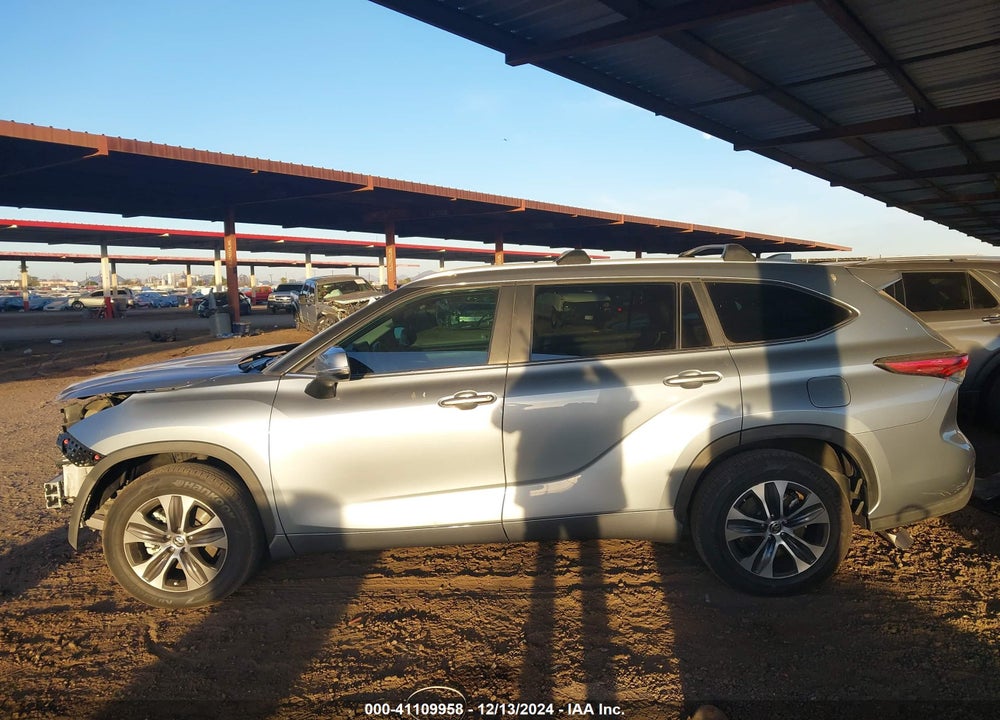 2023 TOYOTA HIGHLANDER XLE VIN: 5TDKDRAH9PS032328