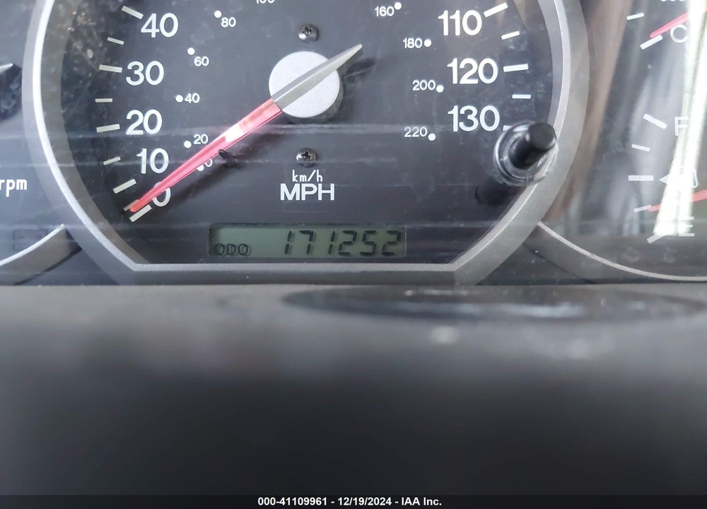 2005 KIA SEDONA EX/LX VIN: KNDUP132256762122