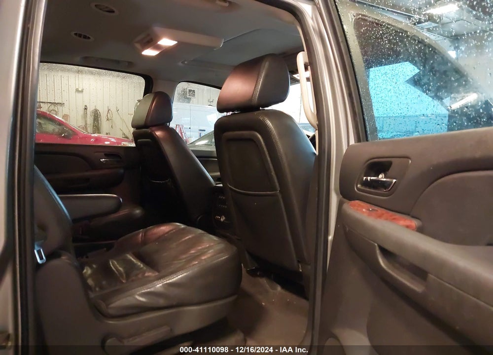 2008 CHEVROLET SUBURBAN 1500 LTZ VIN: 1GNFK16318R105012