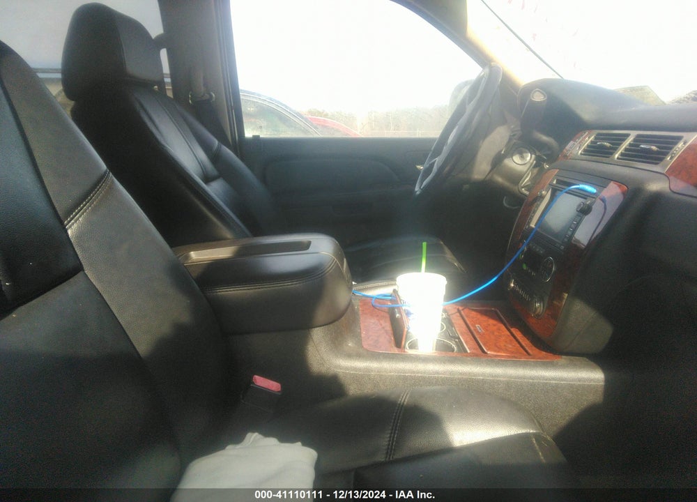 2008 CHEVROLET SUBURBAN 1500 LTZ VIN: 1GNFC16J28R219015