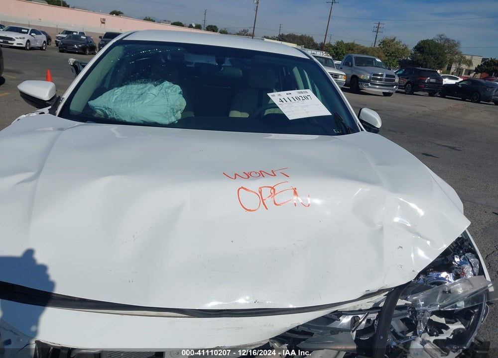 2018 HONDA CIVIC VIN: 2HGFC2F51JH553061