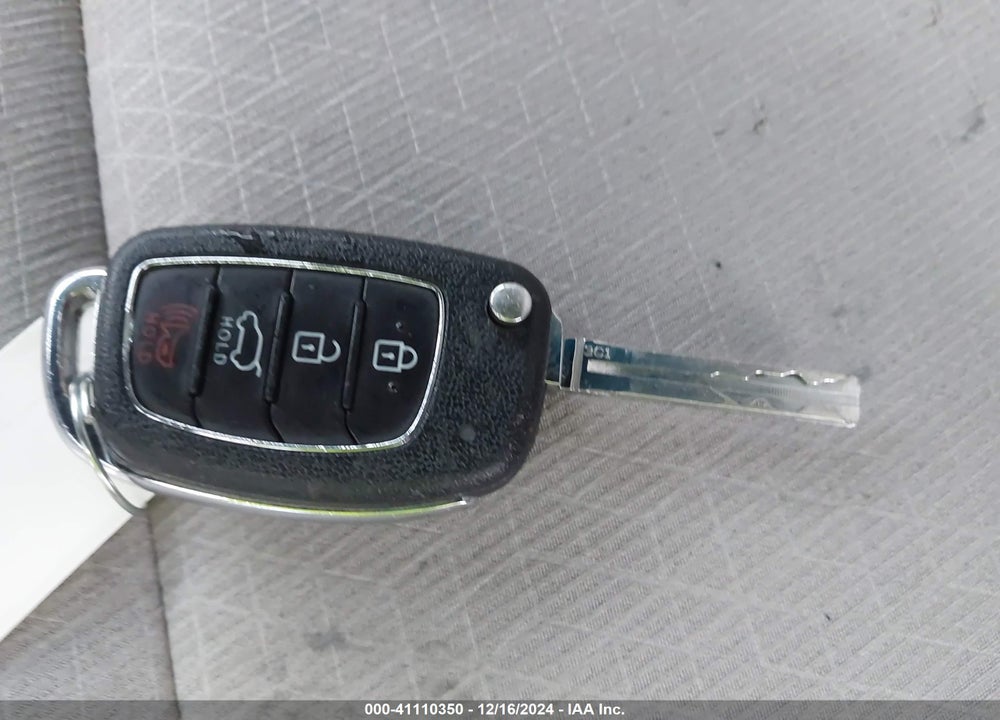 2016 HYUNDAI TUCSON SE VIN: KM8J33A43GU101059