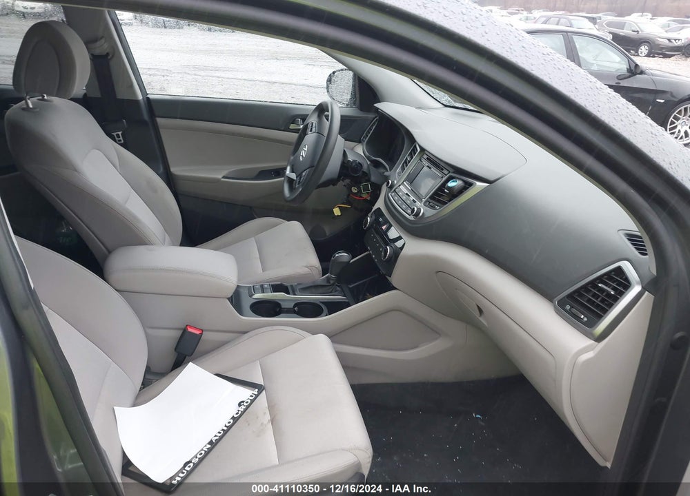2016 HYUNDAI TUCSON SE VIN: KM8J33A43GU101059