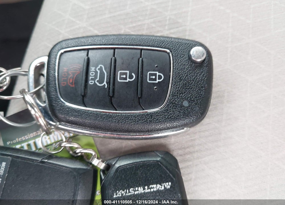 2016 HYUNDAI TUCSON SE VIN: KM8J3CA42GU121948