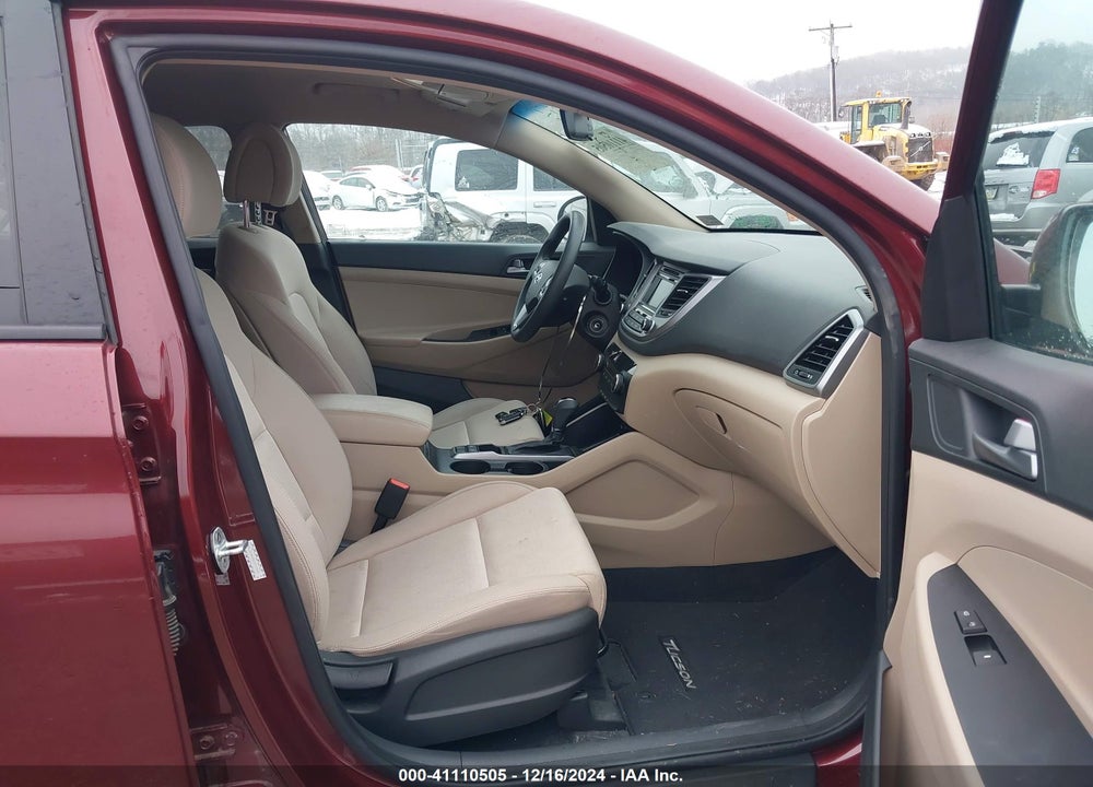 2016 HYUNDAI TUCSON SE VIN: KM8J3CA42GU121948