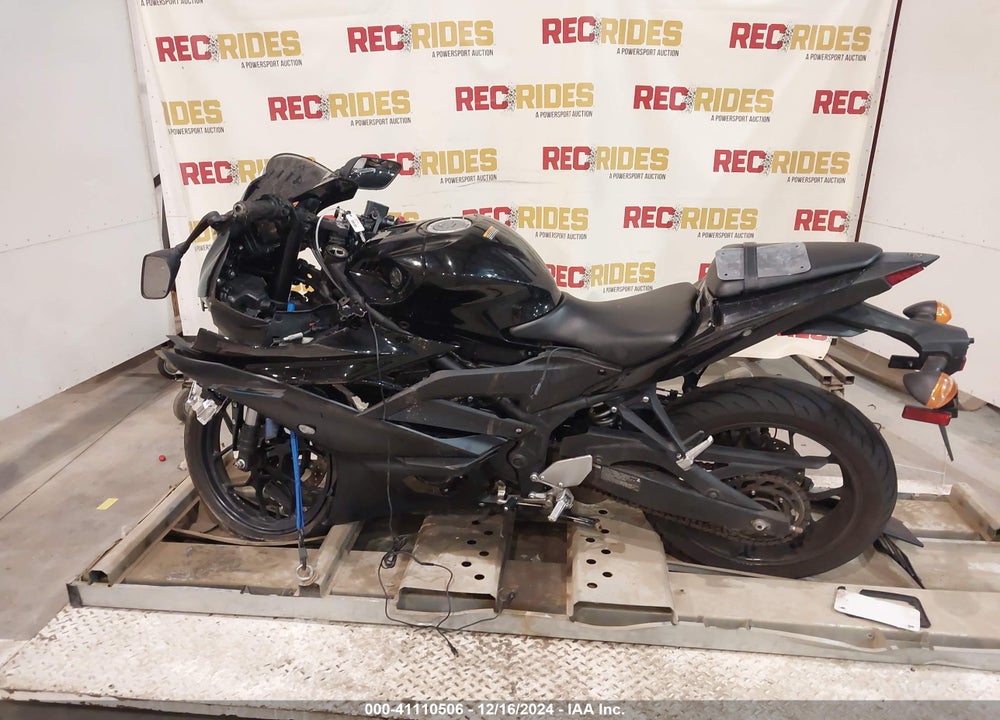 2023 YAMAHA YZFR3 A VIN: MH3RH18Y7PK013358