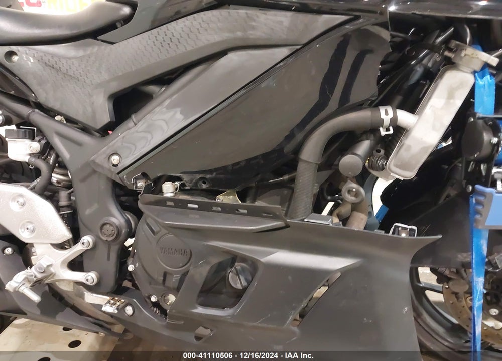 2023 YAMAHA YZFR3 A VIN: MH3RH18Y7PK013358